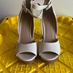 Women's Cream Sandals